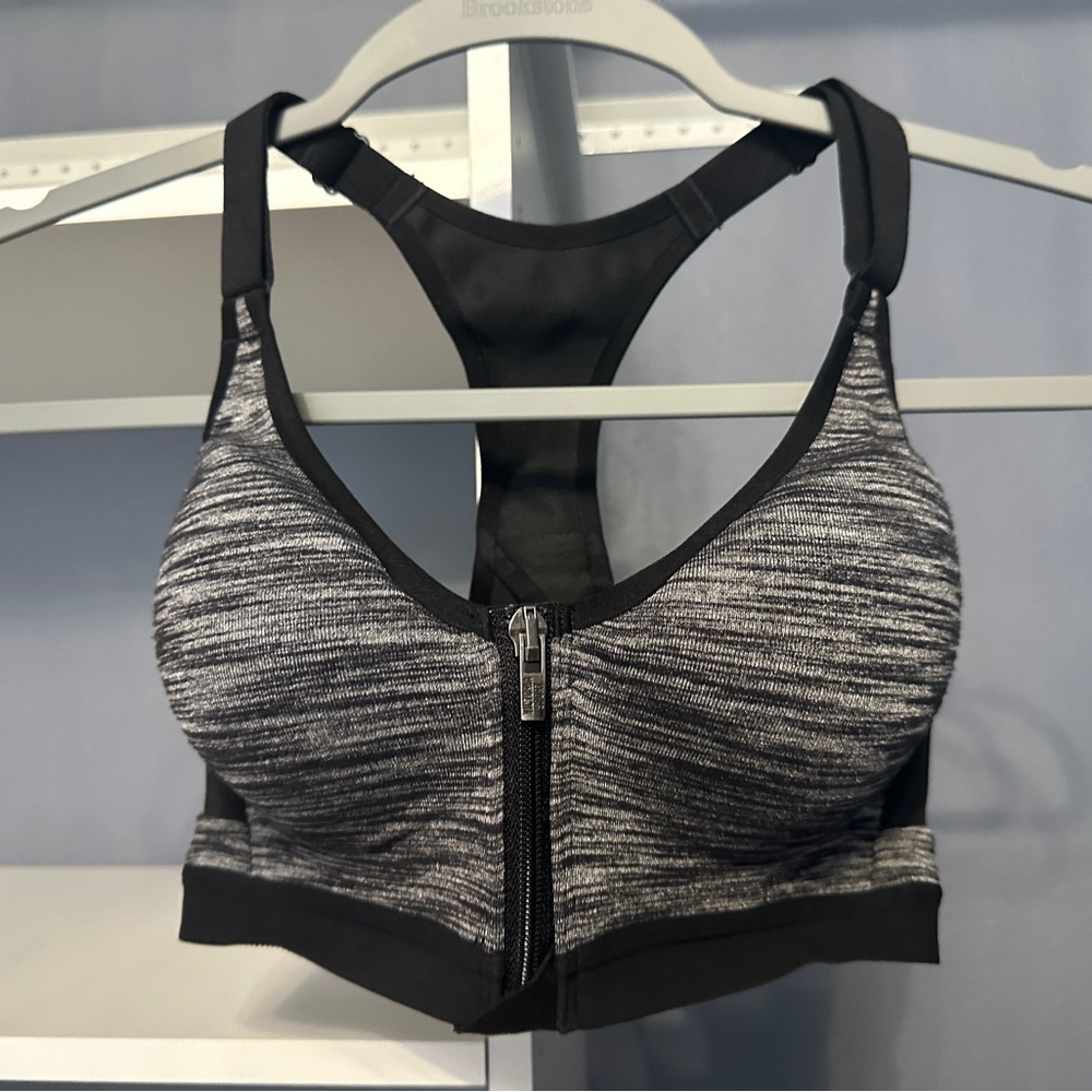 Victoria’s Secret Sport Incredible Sports Bra- front close - size 32C